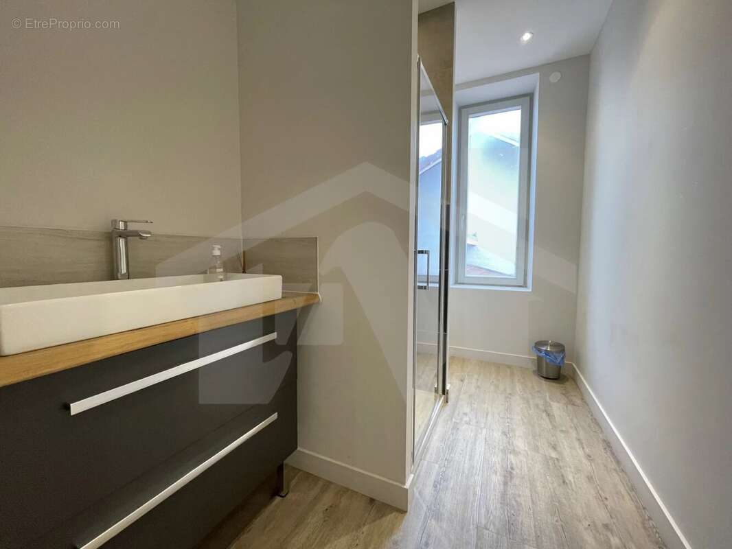 Commerce à SASSENAGE