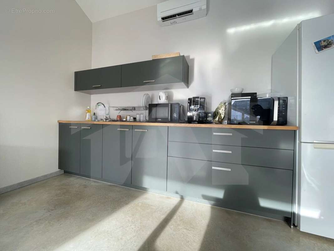 Commerce à SASSENAGE