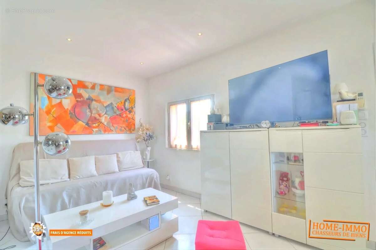 Appartement à VALLAURIS