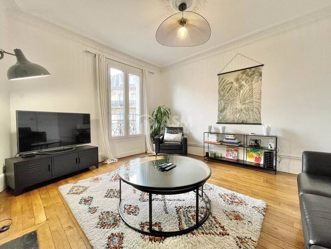 Appartement à COURBEVOIE