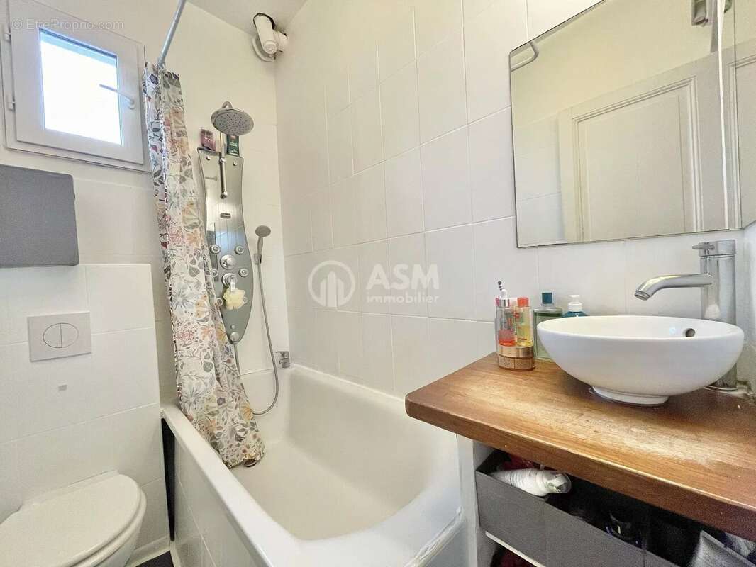 Appartement à COURBEVOIE