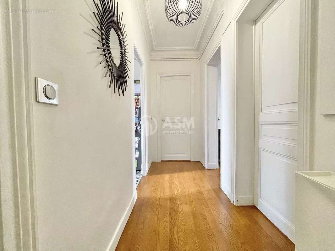 Appartement à COURBEVOIE