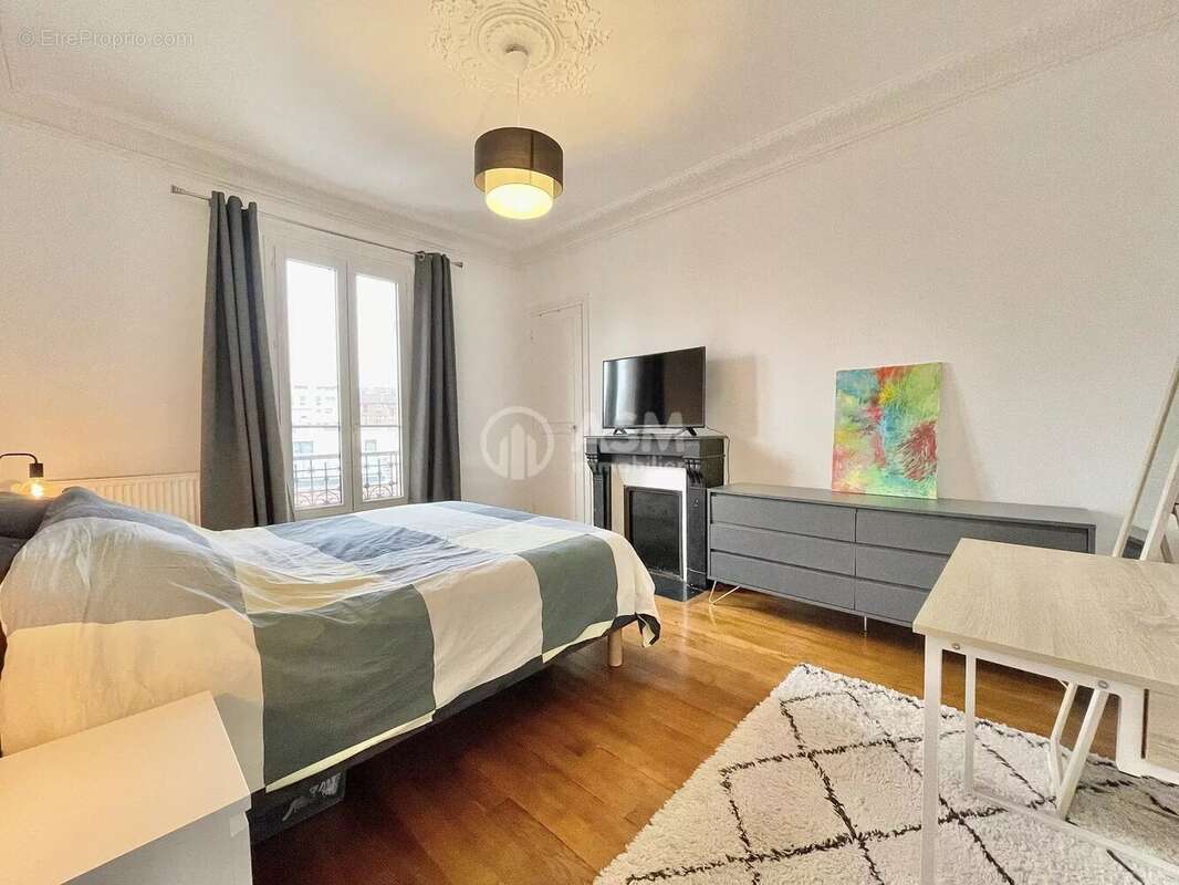 Appartement à COURBEVOIE