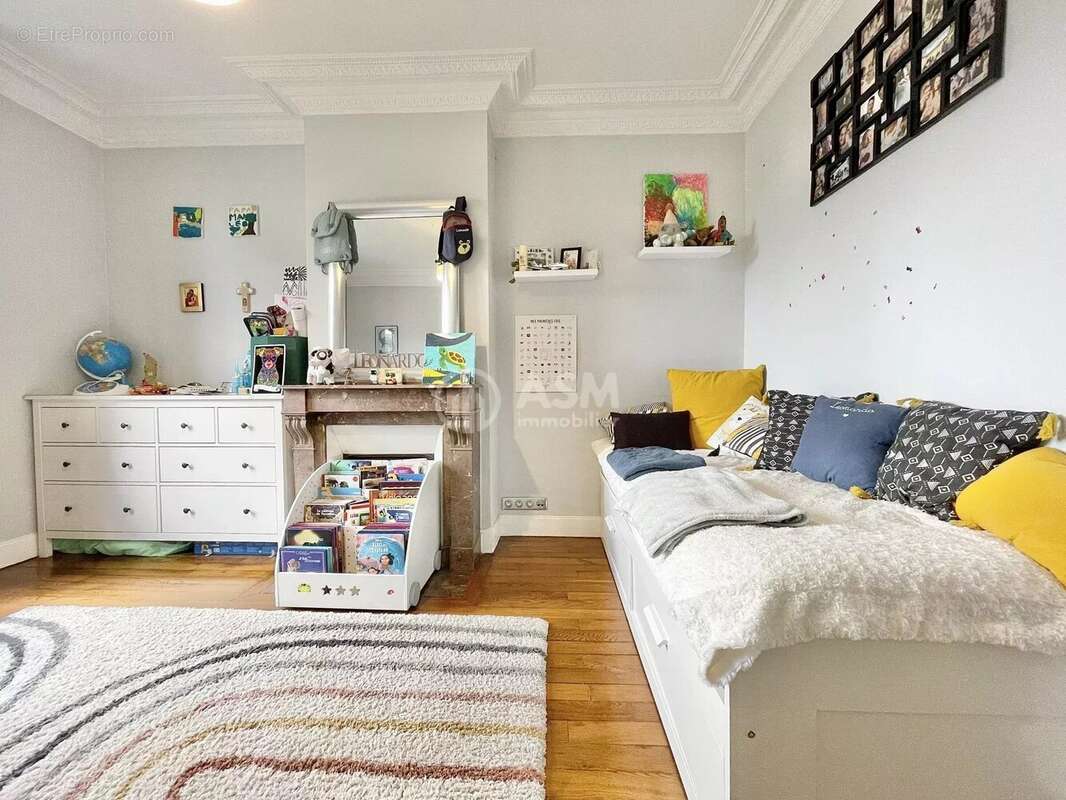 Appartement à COURBEVOIE