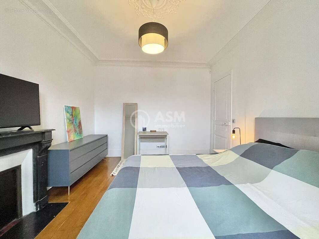 Appartement à COURBEVOIE
