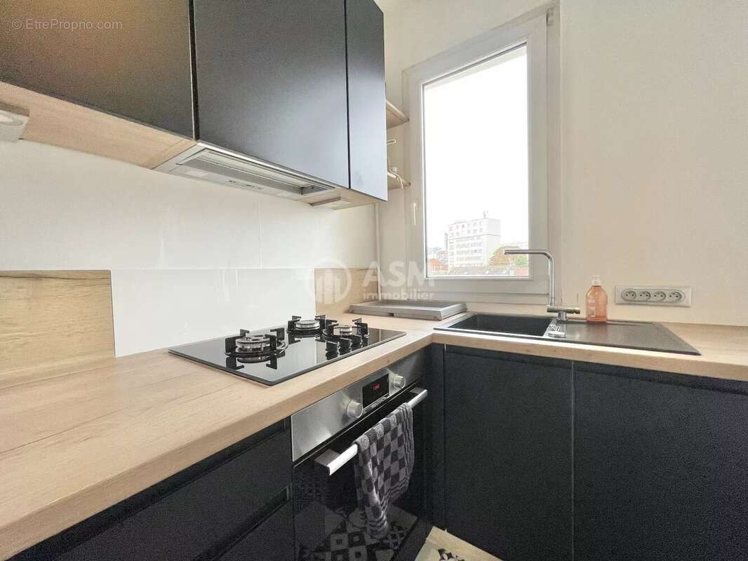 Appartement à COURBEVOIE