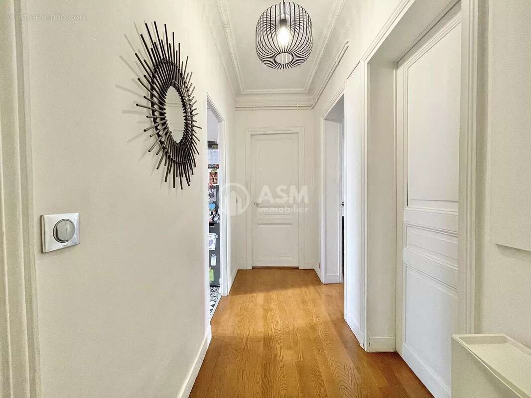 Appartement à COURBEVOIE