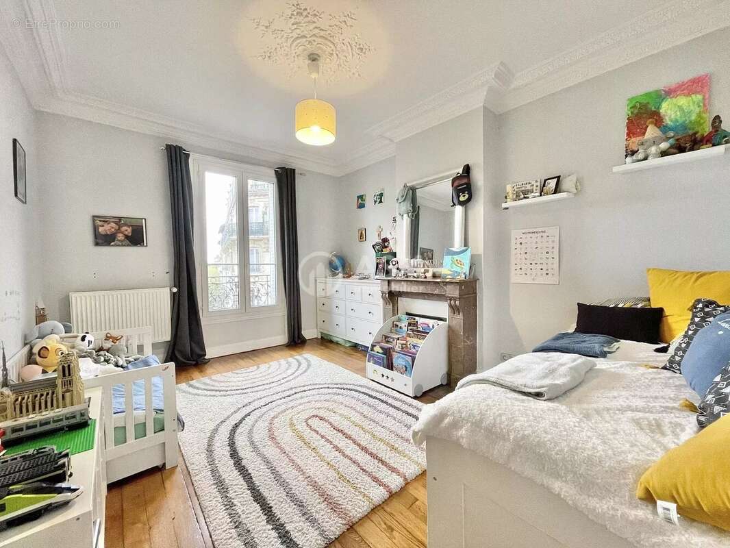 Appartement à COURBEVOIE
