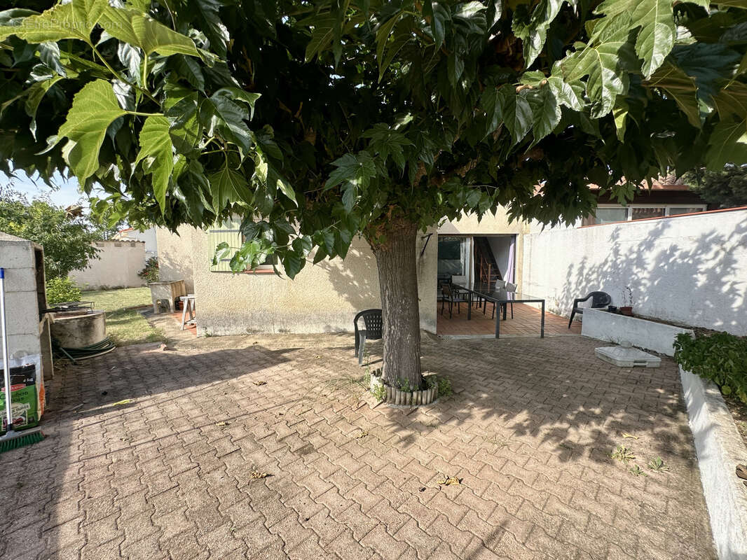 Maison à VILLEMOLAQUE