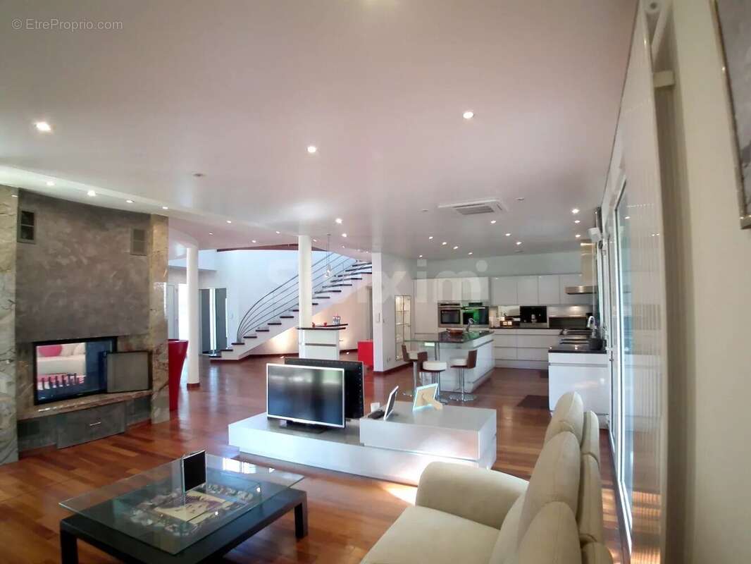 Maison à LONS-LE-SAUNIER