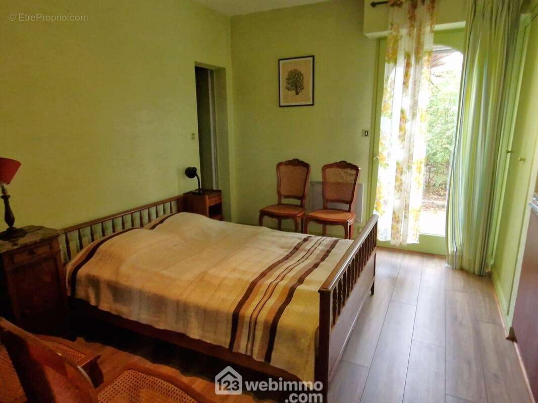 Autre chambre (avec salle d&#039;eau et placard) - Maison à LA ROCHE-SUR-YON