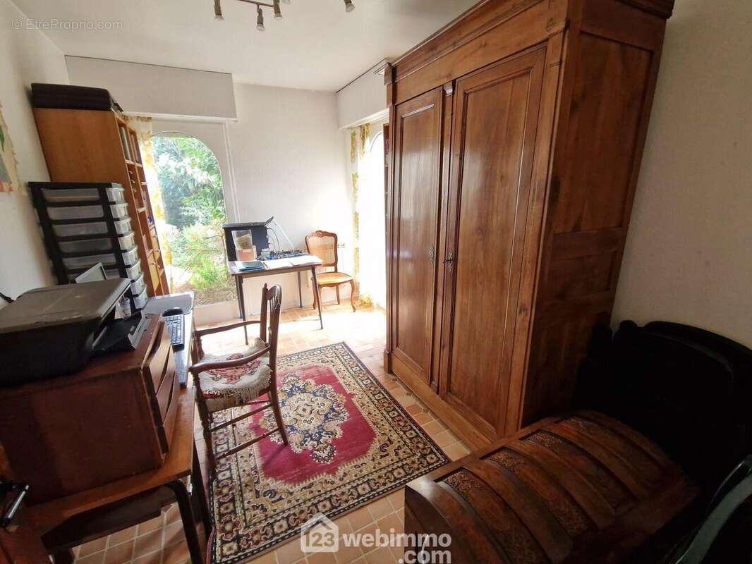 Chambre actuellement utilisée en bureau (11 m²) - Maison à LA ROCHE-SUR-YON