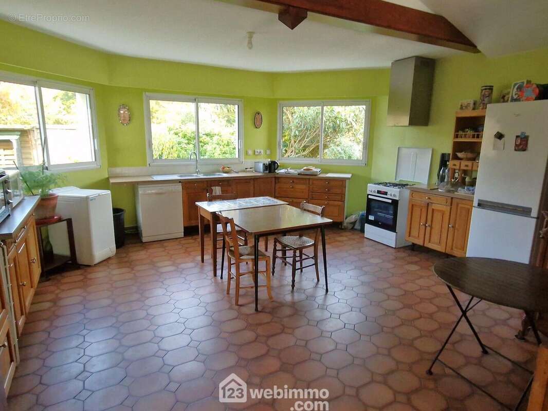 Cuisine également très lumineuse. - Maison à LA ROCHE-SUR-YON