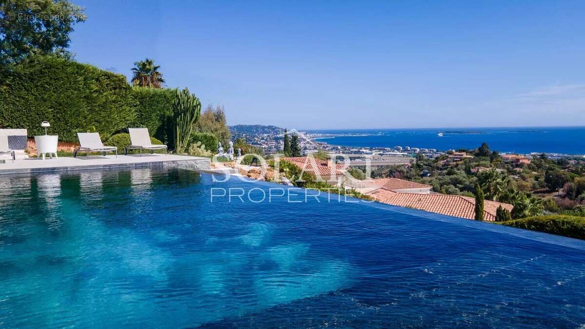 Maison à MANDELIEU-LA-NAPOULE