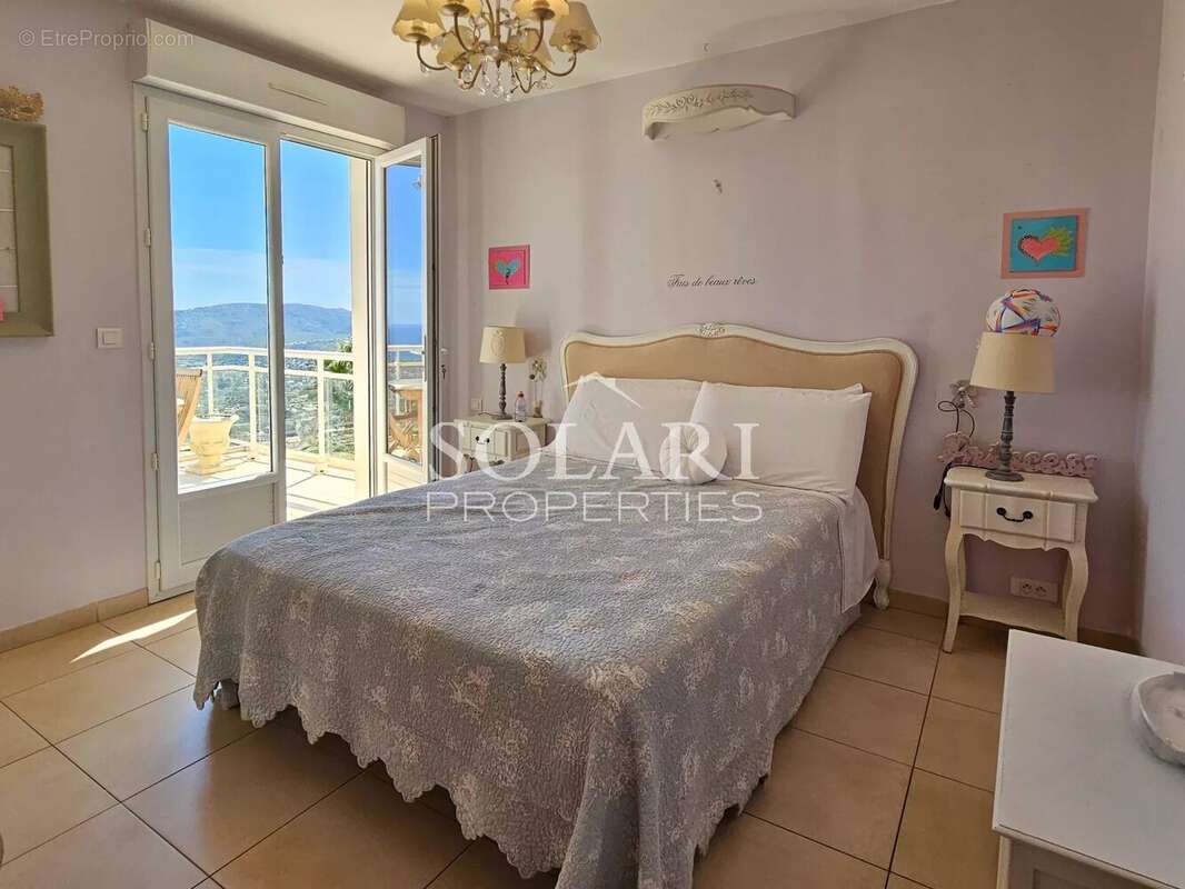 Maison à MANDELIEU-LA-NAPOULE