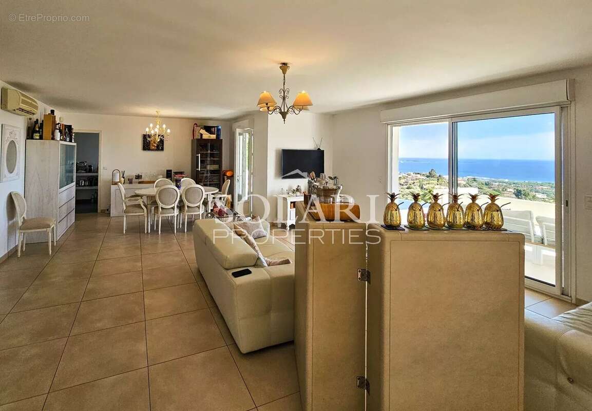 Maison à MANDELIEU-LA-NAPOULE