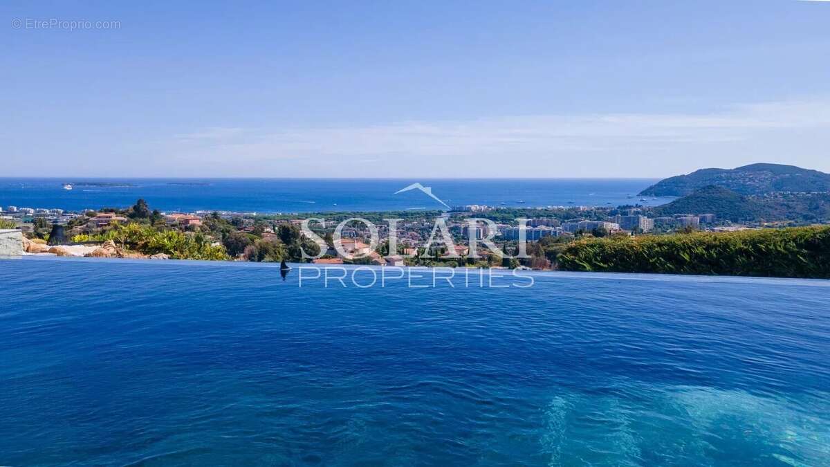 Maison à MANDELIEU-LA-NAPOULE