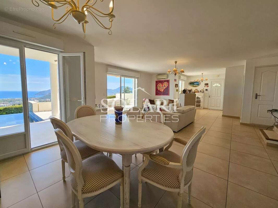 Maison à MANDELIEU-LA-NAPOULE