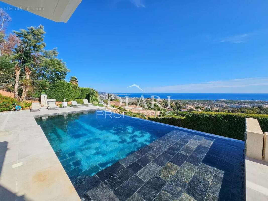 Maison à MANDELIEU-LA-NAPOULE