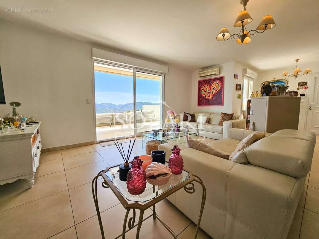 Maison à MANDELIEU-LA-NAPOULE