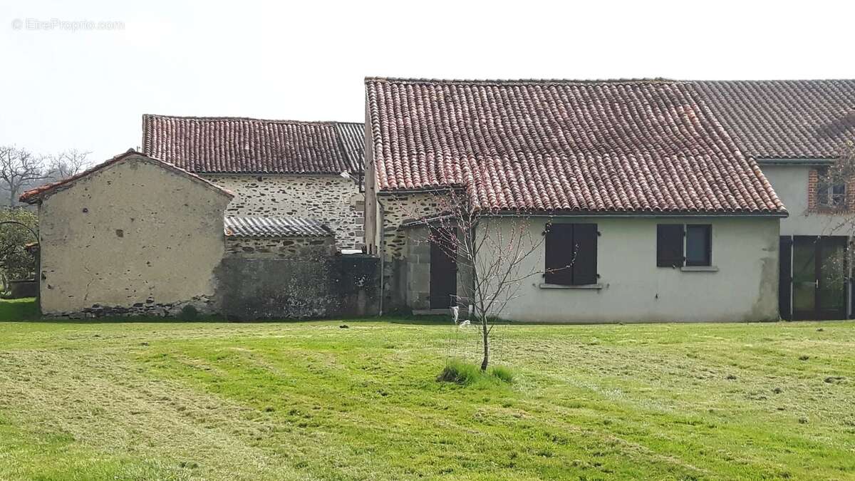 Maison à BUSSIERE-POITEVINE