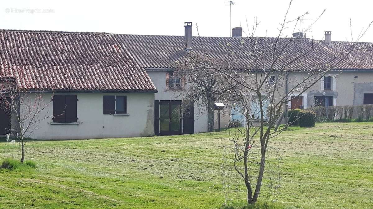 Maison à BUSSIERE-POITEVINE