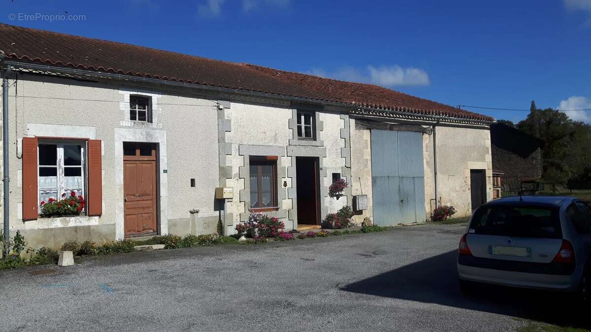 Maison à BUSSIERE-POITEVINE