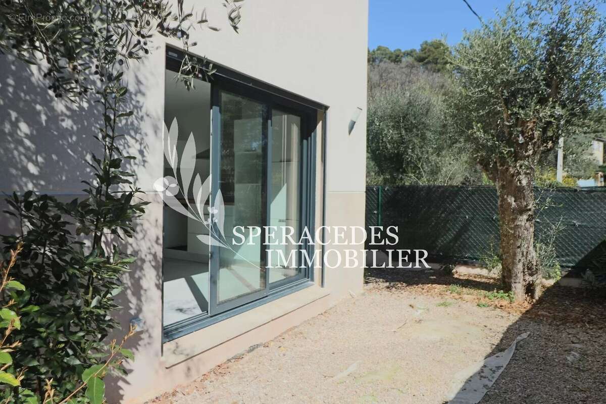 Appartement à SPERACEDES