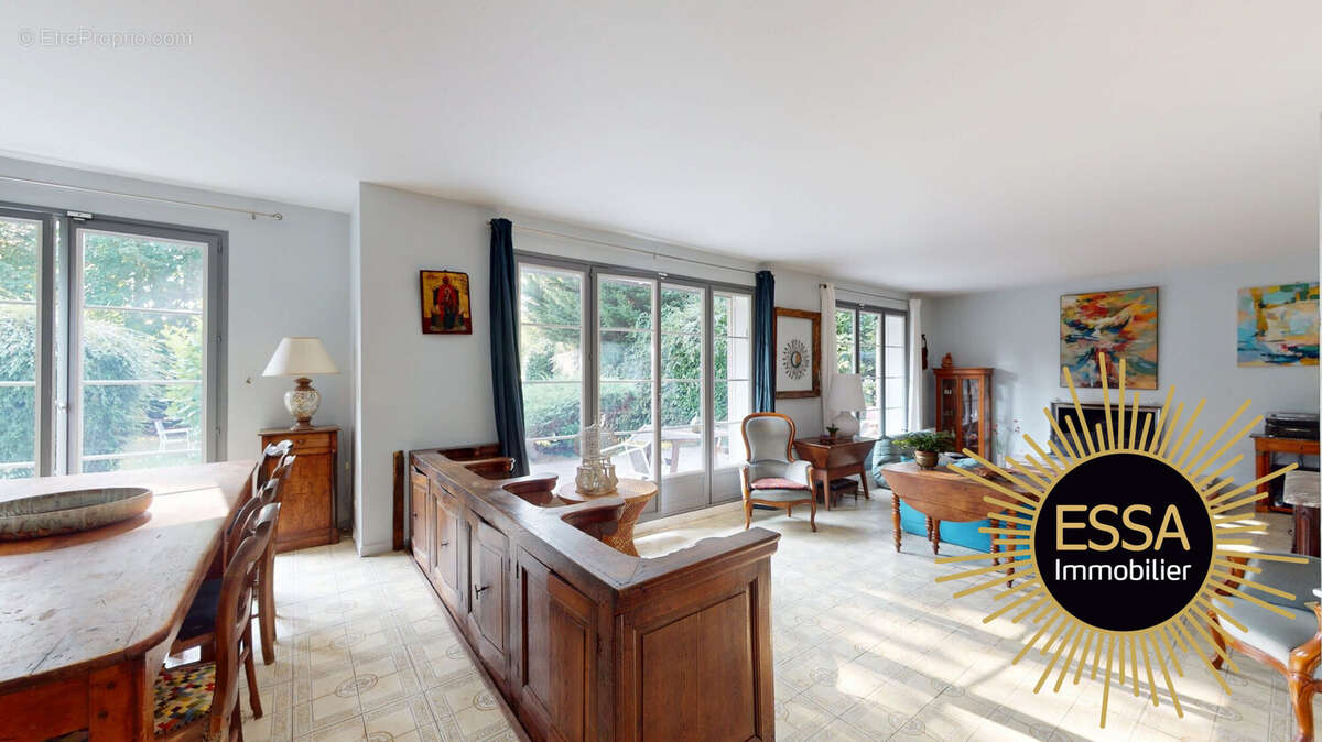 Maison à SAINT-NOM-LA-BRETECHE