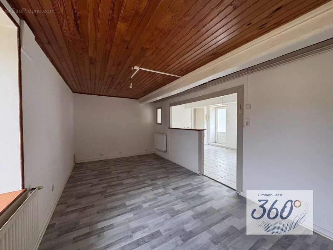 Maison à SAINT-BONNET-DES-BRUYERES