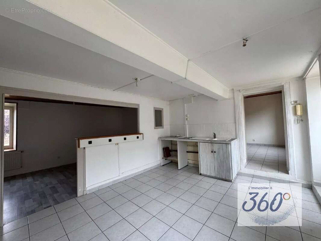 Maison à SAINT-BONNET-DES-BRUYERES