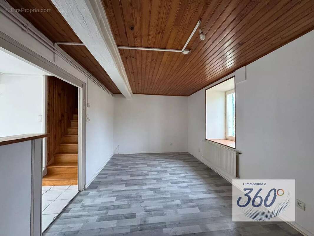 Maison à SAINT-BONNET-DES-BRUYERES