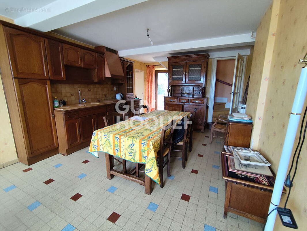 Maison à SAINT-JUST-EN-CHEVALET