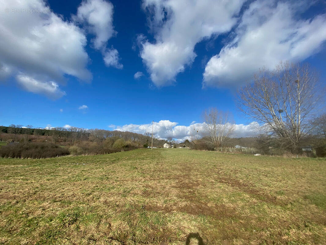 Terrain à CORNEVILLE-SUR-RISLE