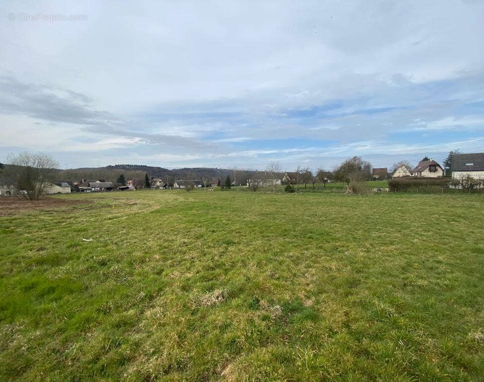 Terrain à CORNEVILLE-SUR-RISLE
