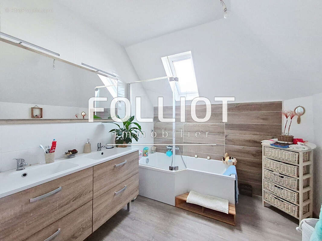 Maison à DONVILLE-LES-BAINS