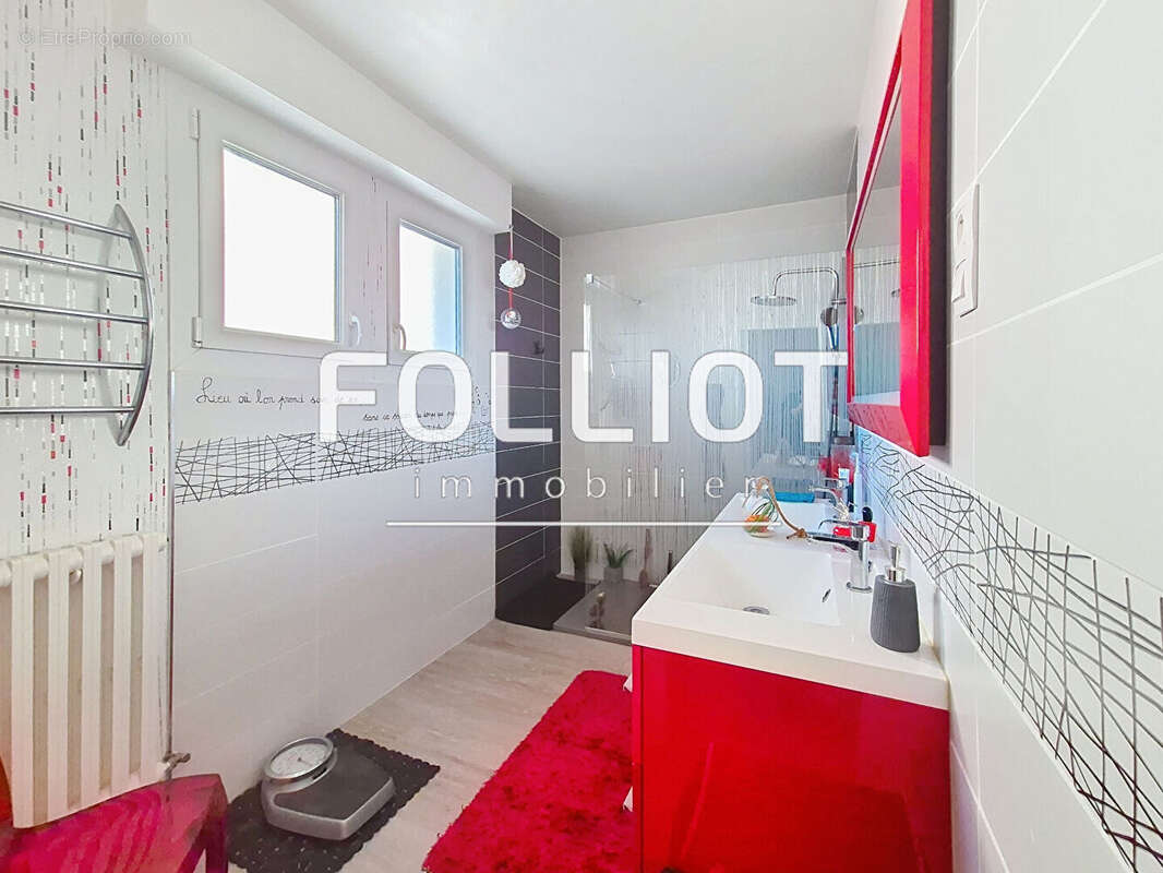 Maison à DONVILLE-LES-BAINS