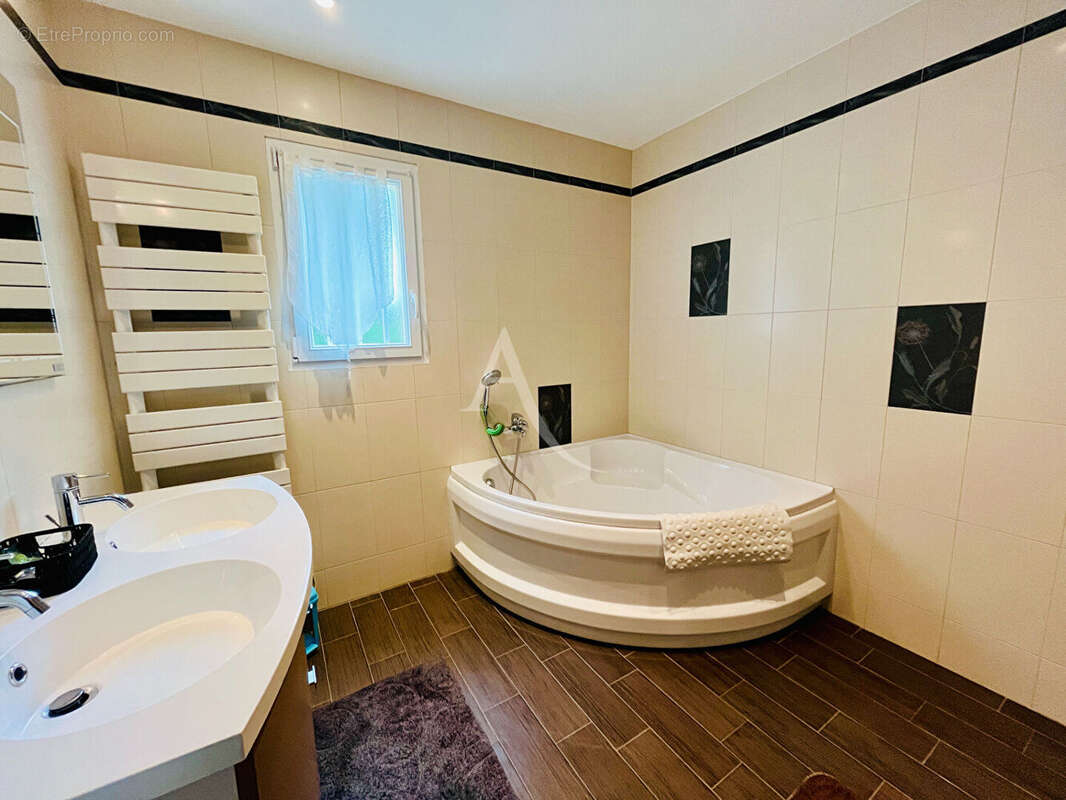 Maison à SAINTE-FLAIVE-DES-LOUPS