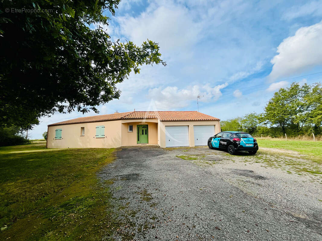 Maison à SAINTE-FLAIVE-DES-LOUPS