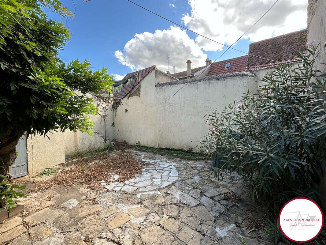 Maison à SAINT-AMAND-MONTROND