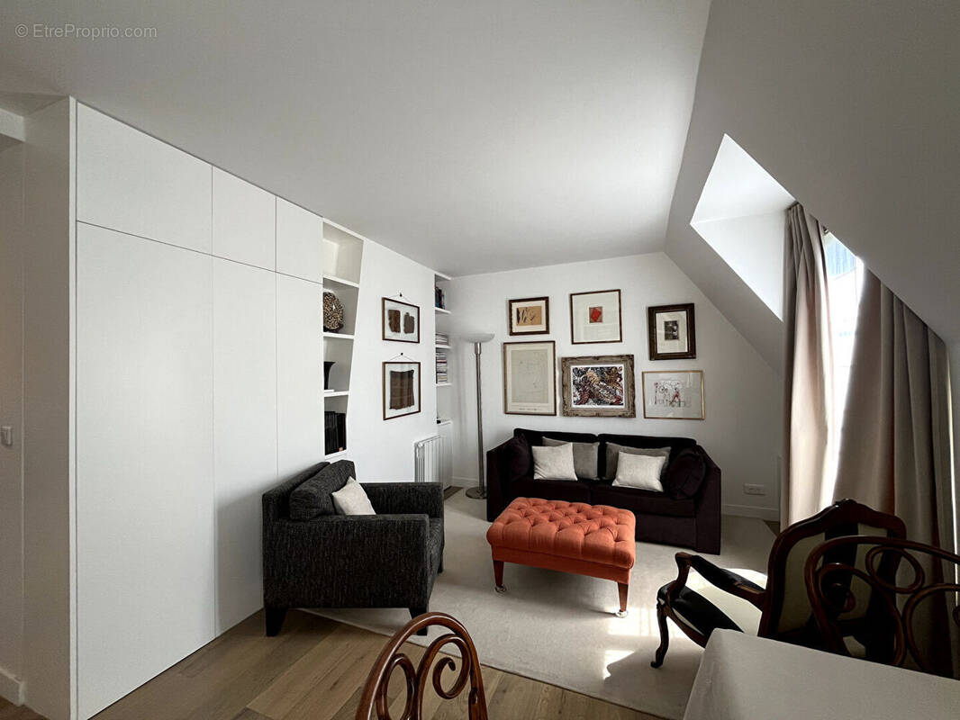 Appartement à PARIS-16E