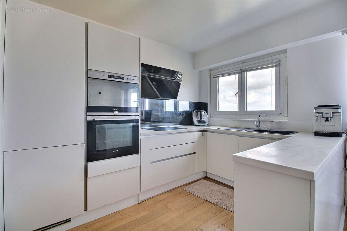 Appartement à COURBEVOIE