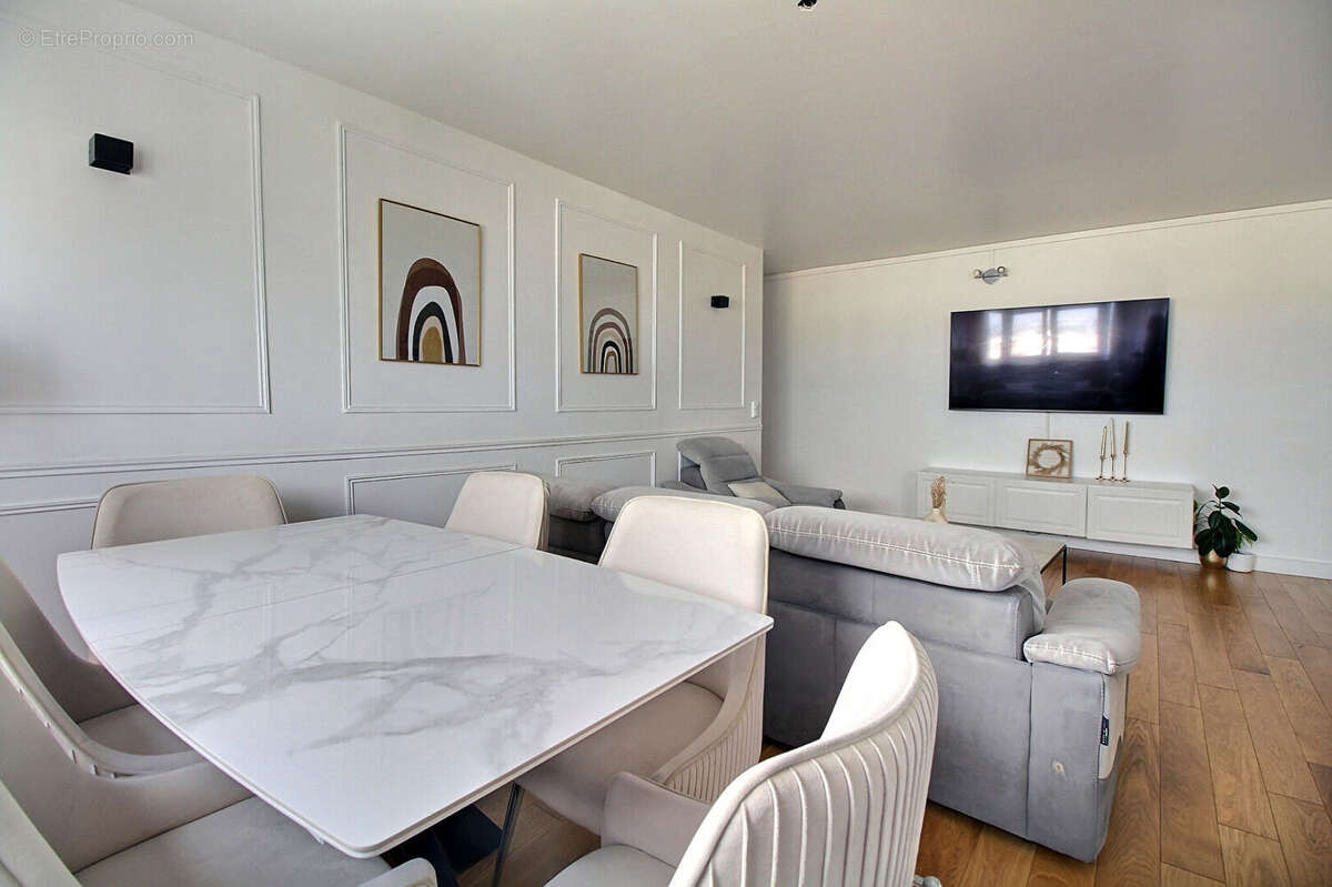 Appartement à COURBEVOIE