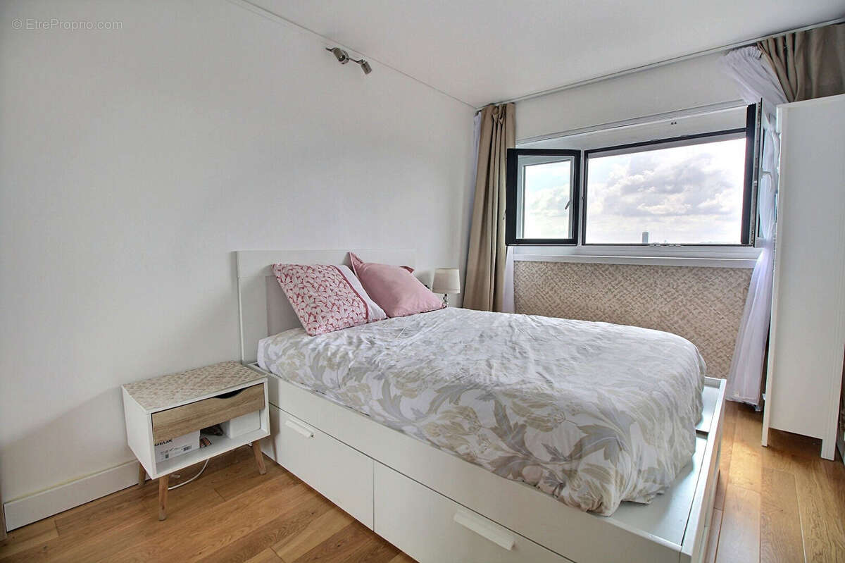 Appartement à COURBEVOIE