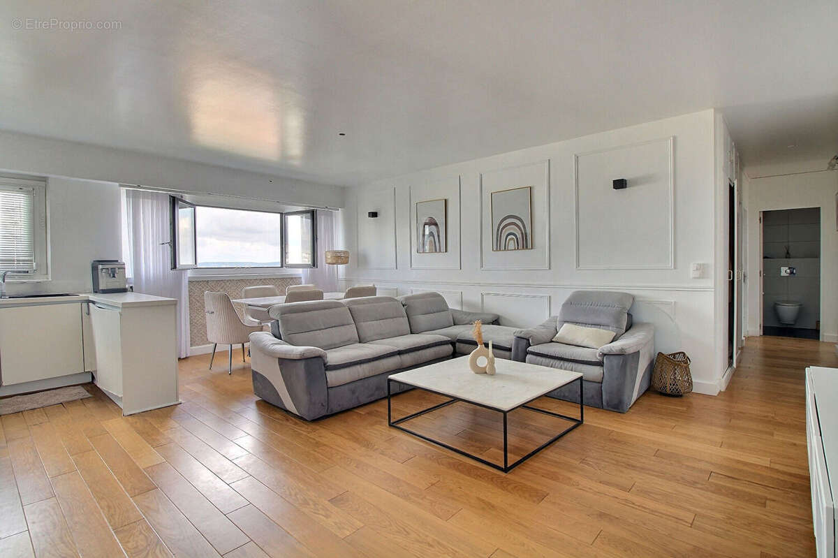 Appartement à COURBEVOIE