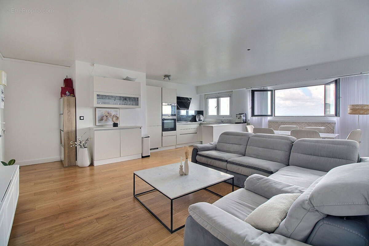 Appartement à COURBEVOIE