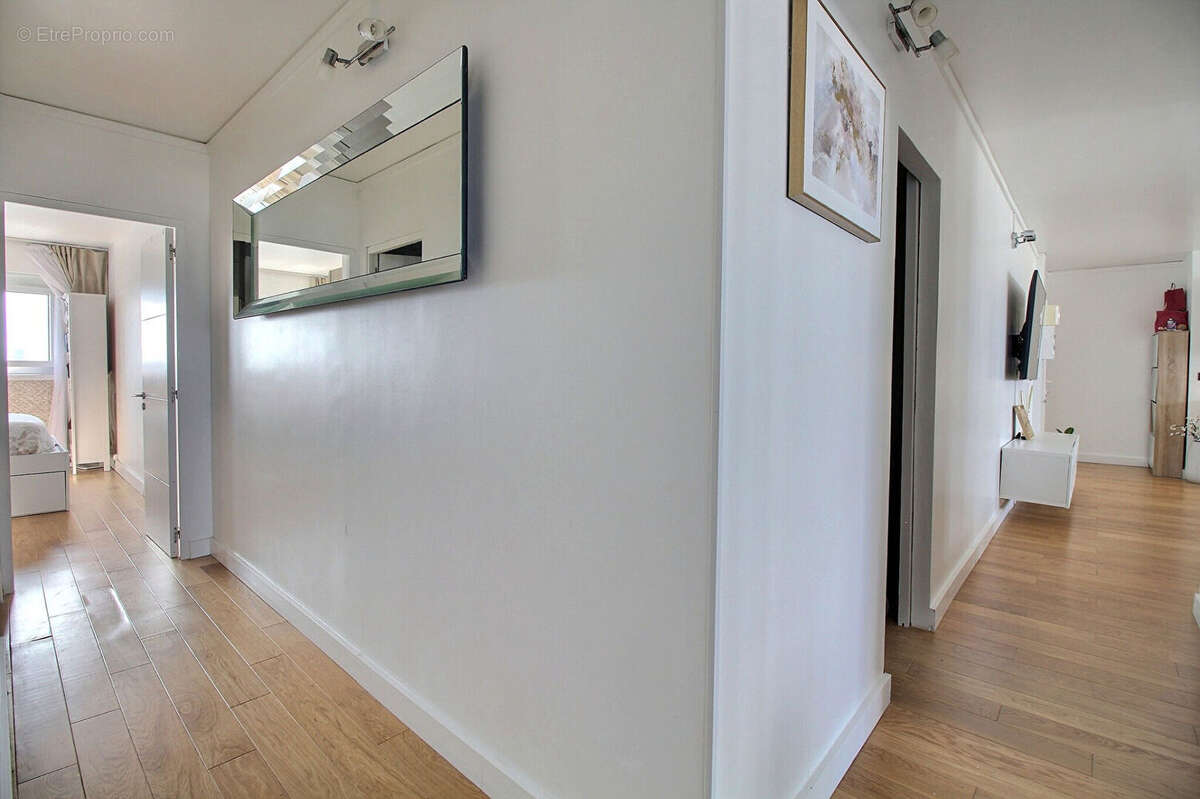 Appartement à COURBEVOIE