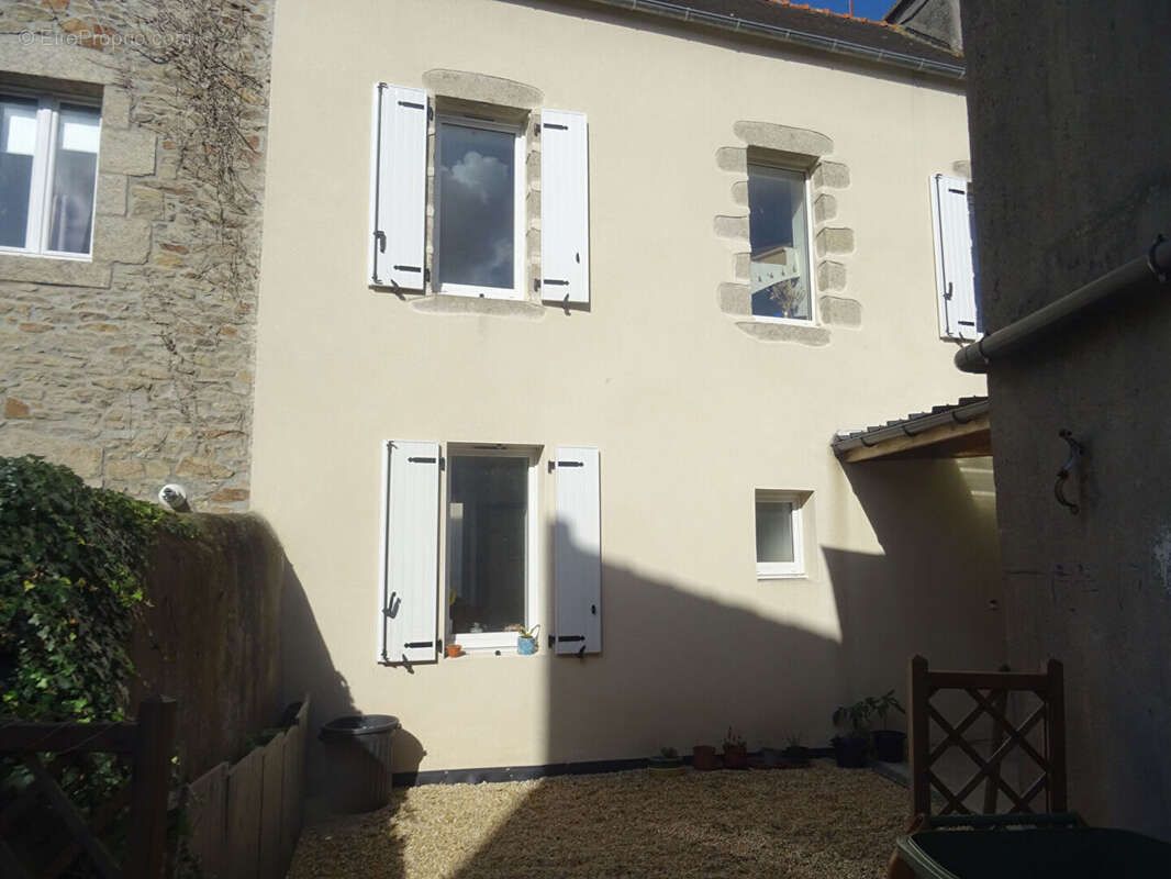 Maison à PLOUGUERNEAU