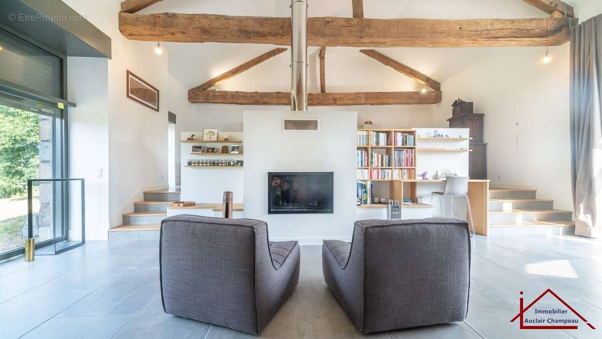 Maison à PEYRAT-LE-CHATEAU