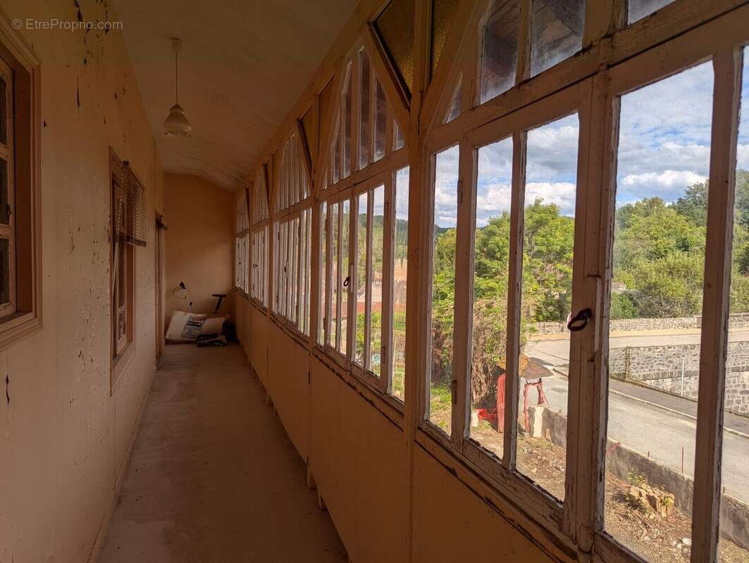 Maison à EYMOUTIERS